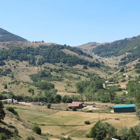 Bio Agriturismo Valle Scannese Farm stay